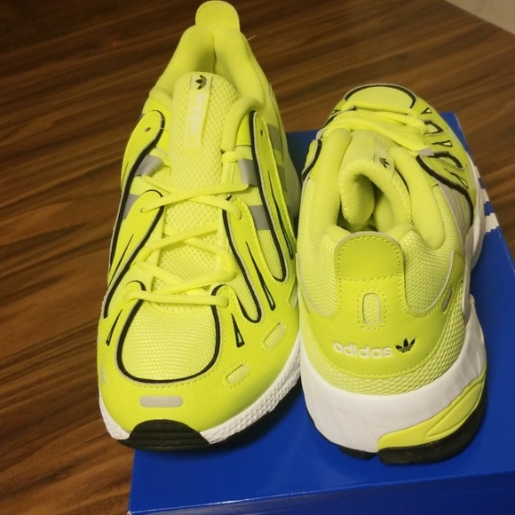 Sneakers - Picture 4 of 4